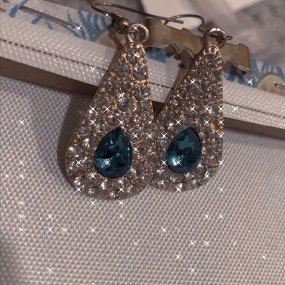 Earings - Picture 4 of 4